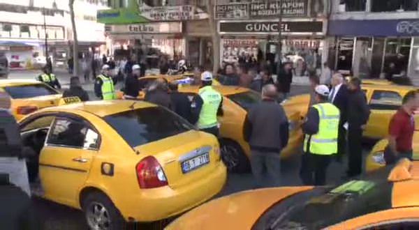 Ankara'da taksiciler trafik cezalarını protesto etti