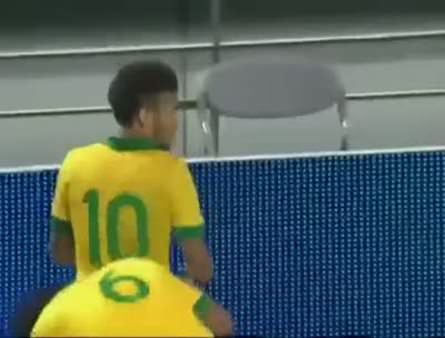 Neymar'ın mükemmel frikik golü
