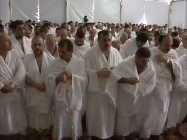 Mehmet Görmez Mekke'de hacı adaylarına dua ettirdi