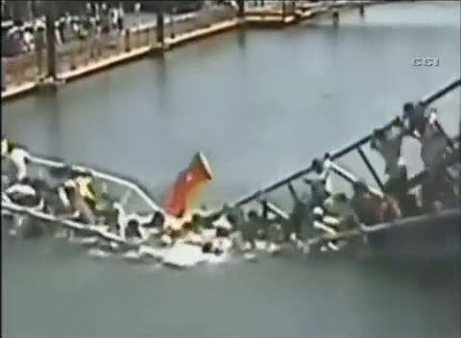 Çinlilerin köprüsü yıkıldı