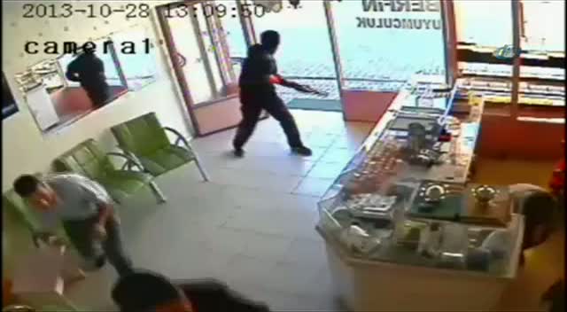 Pompalı tüfekle soygun