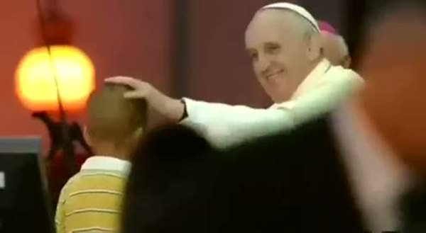 Papa bir anda koltuğu kaptırdı