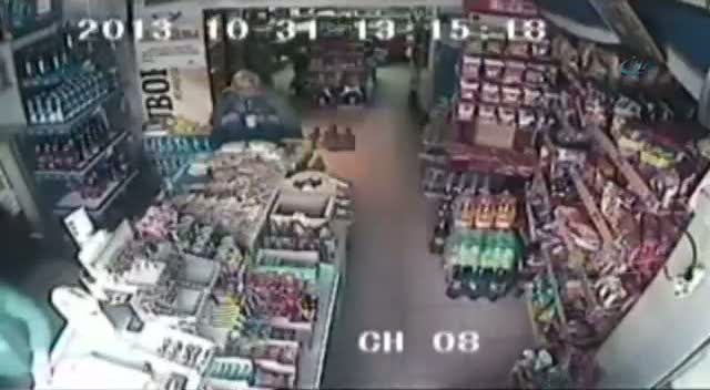 Etekle rakı hırsızlığı kamerada