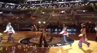 NBA maçı öncesi folklor sahnelendi