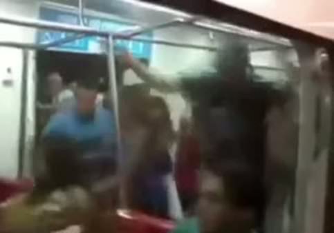 Venezuella'da metroya binmek çok heyecanlı