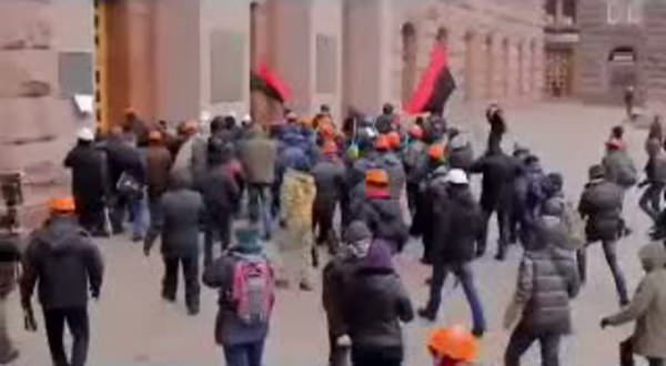 Ukrayna'da gösteriler hız kazandı