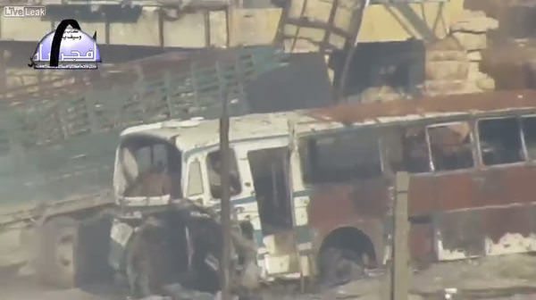 Suriye'de hastaneye bombalı saldırı kamerada