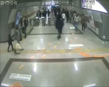 Metroda güvenlik görevlisine saldırı