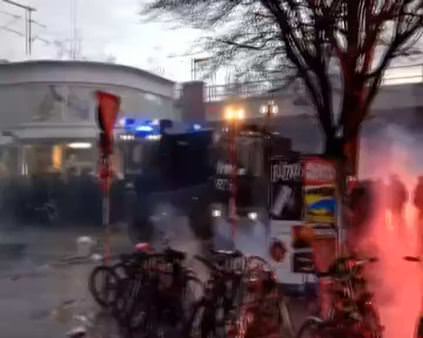 Hamburg'da gösteriler devam ediyor