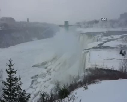 Niagara Şelalesi dondu