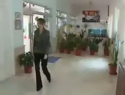 Esad'ın karısı imaj düzeltme peşinde