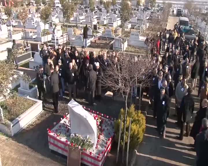 Kıvırcık Ali gözyaşlarıyla anıldı