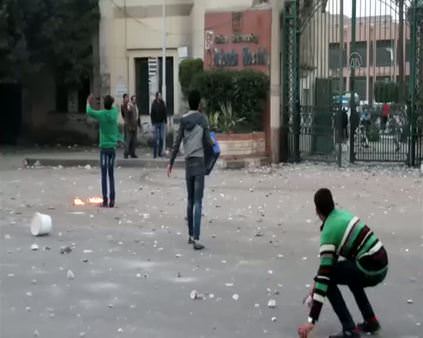 Mısır'da darbe karşıtları darbecilerle çatıştı