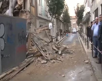 Şişli'de tarihi bina çöktü