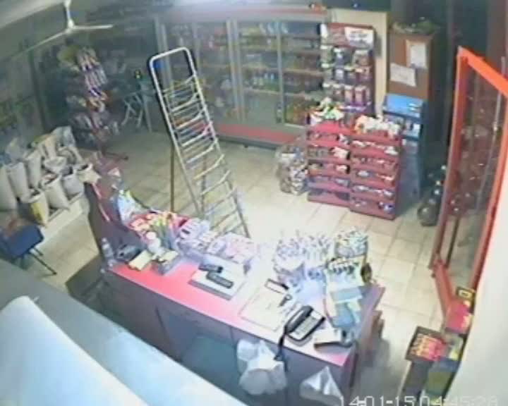 Fare gibi girdiler, tazı gibi kaçtılar