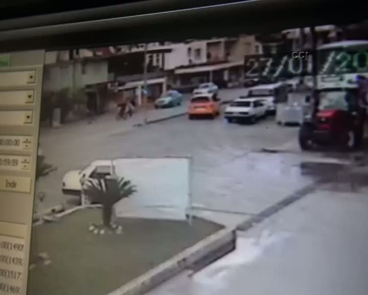 İşe gelmeyen çırağının boynuna ip bağladı...