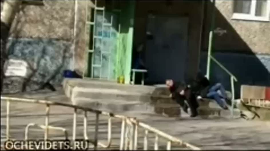 Sarhoşları suyla uyandıran kadın saldırıya uğradı