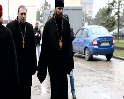 Kırım'da din adamları protestoya katıldılar