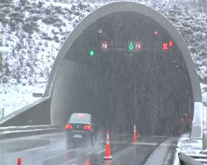 Kar yağışı Bolu Dağı’nda ulaşımı olumsuz etkiliyor