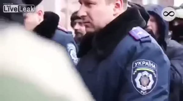 Kiev'de polis böyle dövüldü