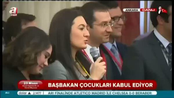 Başbakan Erdoğan koltuğunu çocuklara bıraktı