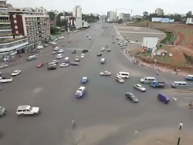 Kuralsız trafiği görenler şaşırıyor