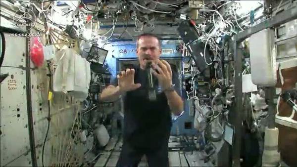 Uzay istasyonunda ıslatılan el bezi bu hale geldi