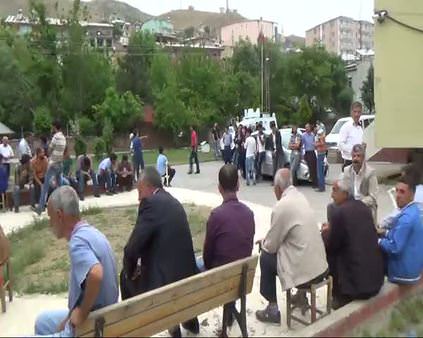 Diyarbakır'da korucular vatandaşı tehdit etti