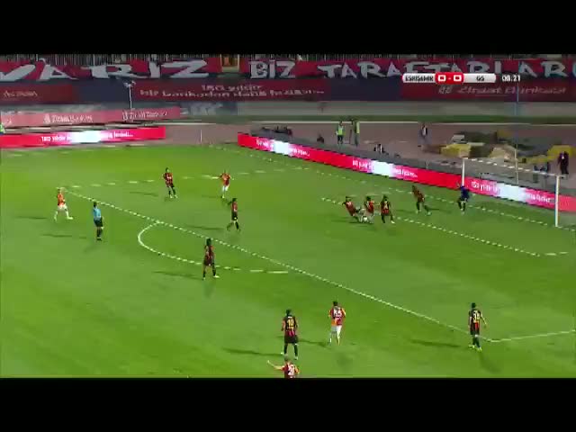 Sabri'nin ortasında top Ahmet Çörekçi'nin eline çarptı