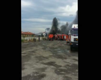 Yenibosna'da korkutan TIR yangını