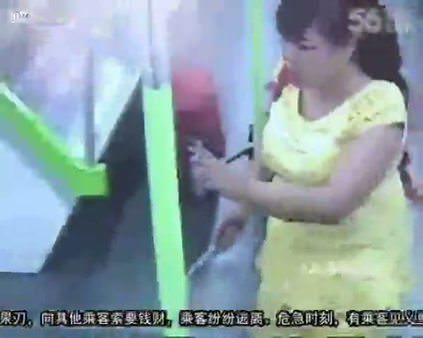 Metro yolcularını bıçakla haraca bağladı