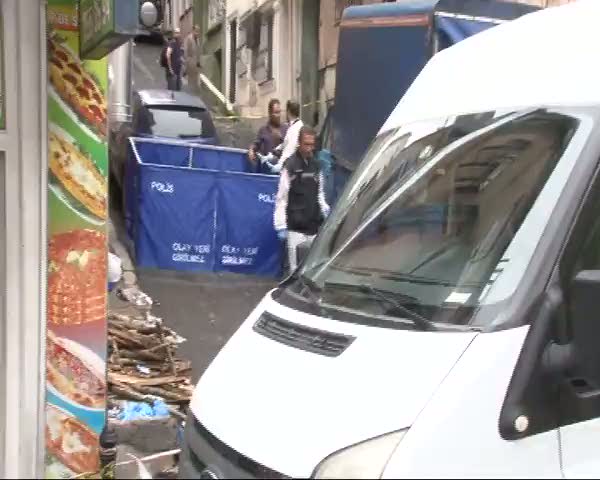 Beyoğlu'nda çanta içinden ceset çıktı