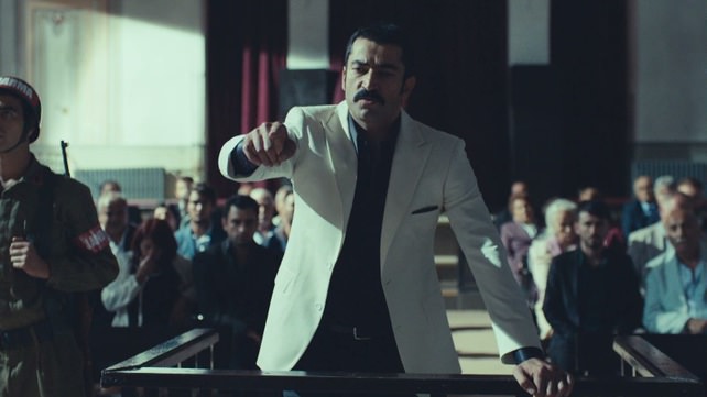 Karadayı'nın sezon finali Feride Mahir'i yargıladı