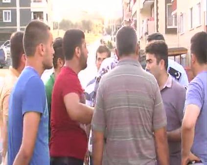 Bursa'da mahalle gençlerinden polise tepki