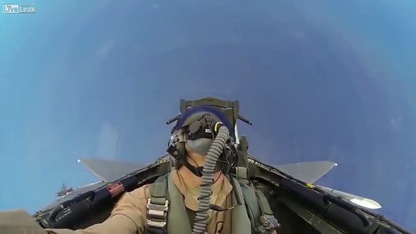 F-15'in kanyonlar arasındaki şovu