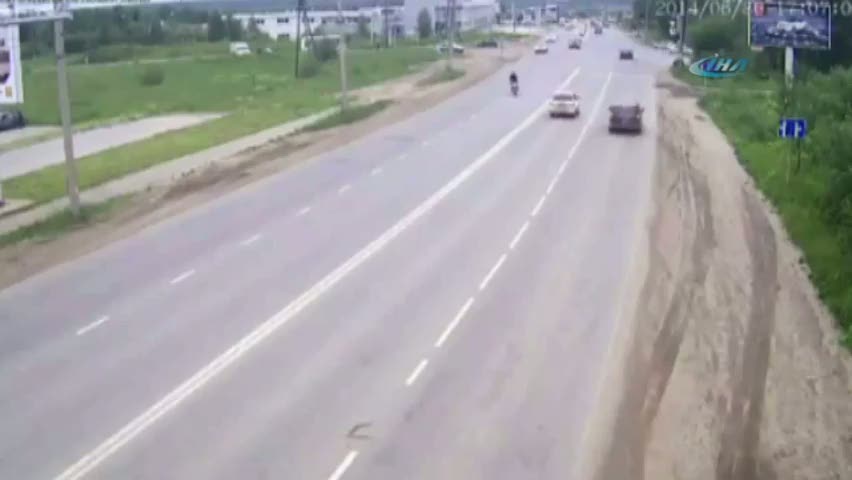 Motosiklet şovu yere çarpılarak bitti