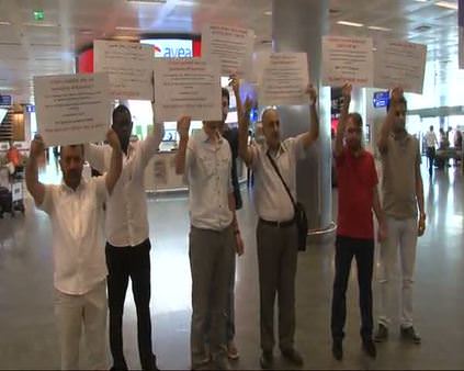 Havalimanı’nda 5 dilde İsrail protestosu