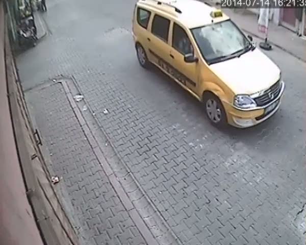 Suriyeli esnaflara haraç saldırısı