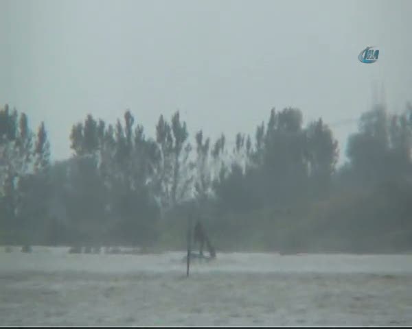 Sele kapılan adam helikopterle böyle kurtarıldı