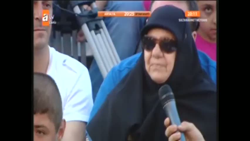 Nihat Hoca'dan annesini döven evlada tepki