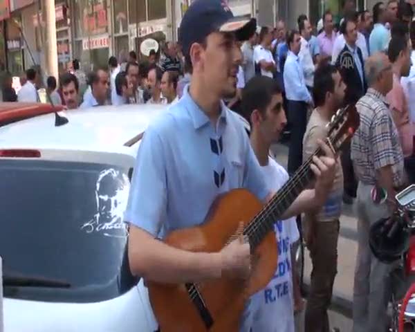 Kefen parasını Erdoğan'ın seçim çalışmasına bağışladı