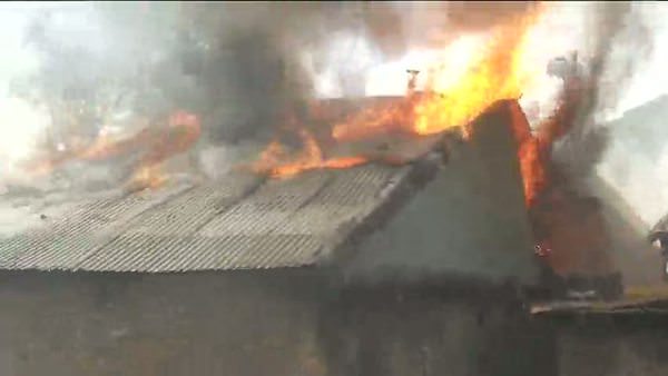 Üzümkıran köyünde 2 ev böyle yandı