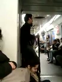 Çılgınlar gibi gitar çaldı ama kimse takmadı