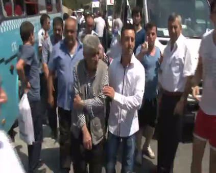 Ümraniye'de halk otobüsü kaza yaptı