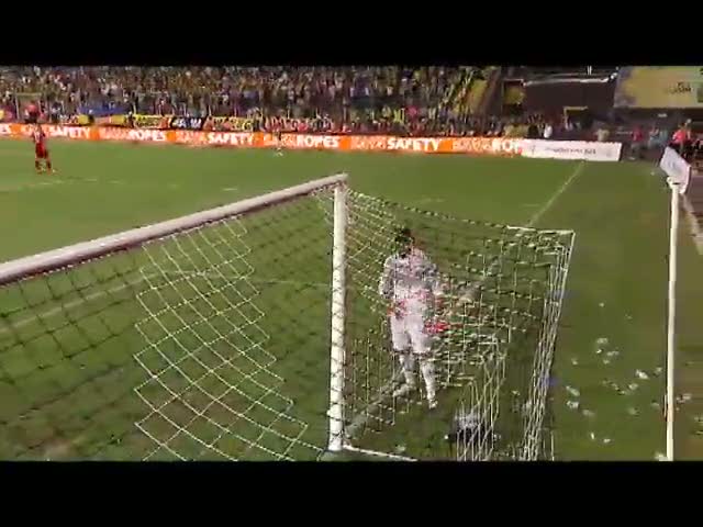 Volkan Demirel'den taraftara çirkin hareket