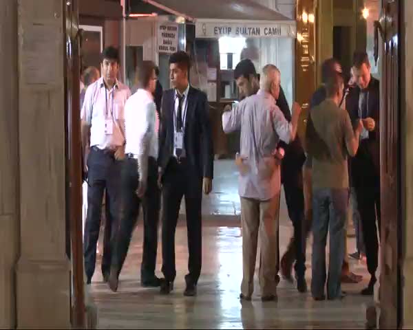 Davutoğlu sabah namazını Eyüp'te kıldı