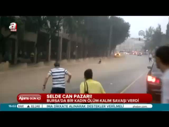 Kadın selden böyle kurtarıldı