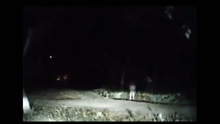 Direksiyonu sağa kıran şoför sevişen çiftle karşılaştı