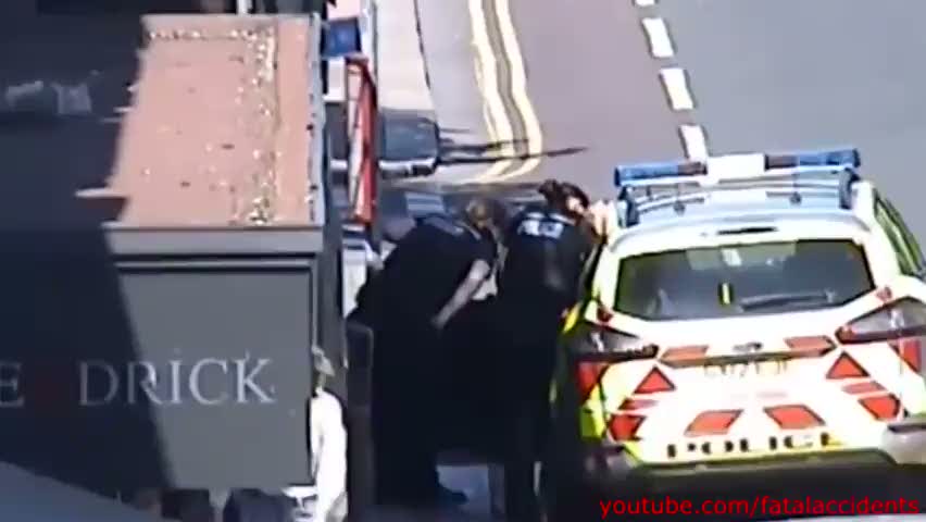 Kadın polisler zanlıyı ellerinden kaçırdılar