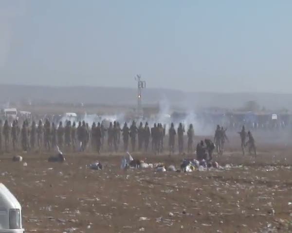 Sınır hattında toplanan gruba müdahale